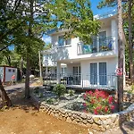 Pet Friendly Home In Kraljevica Case de vacanță